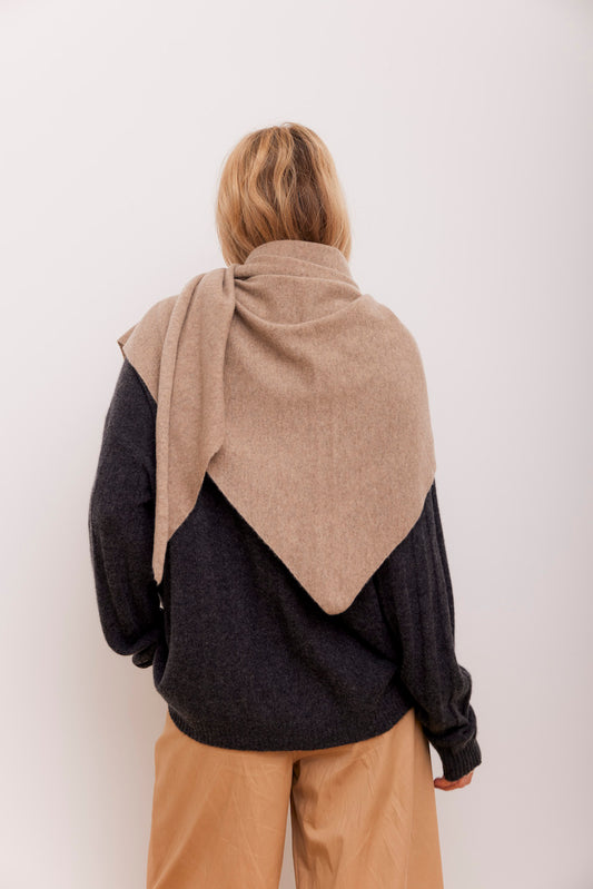Beta Studios Triangle Big Scarf Oak Brown